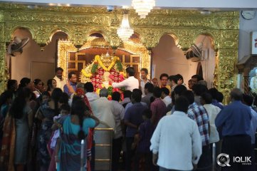 Nagarjuna and Family Visits Sai Baba Temple